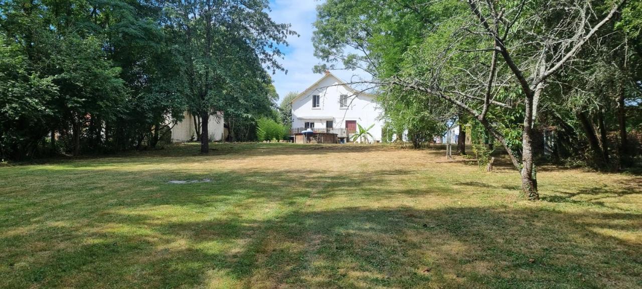 Autour Des Vignes Bed & Breakfast Herry Bagian luar foto