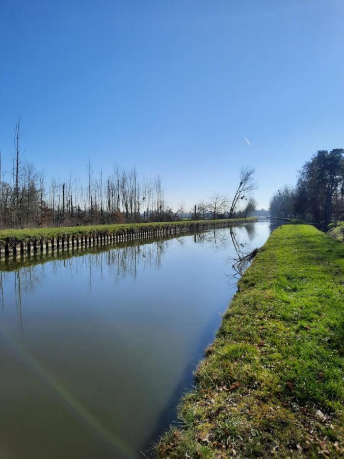 Autour Des Vignes Bed & Breakfast Herry Bagian luar foto