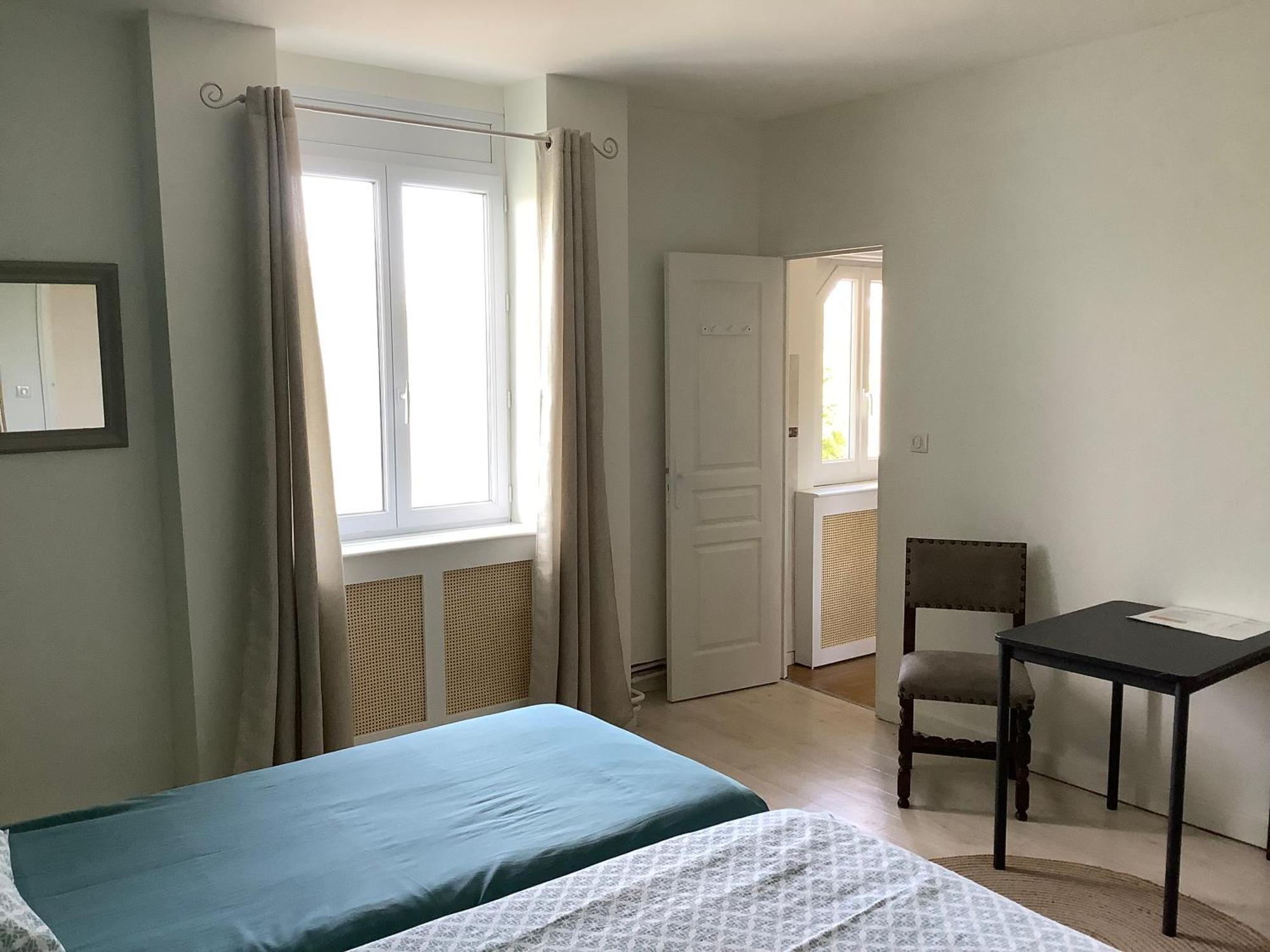 Autour Des Vignes Bed & Breakfast Herry Bagian luar foto