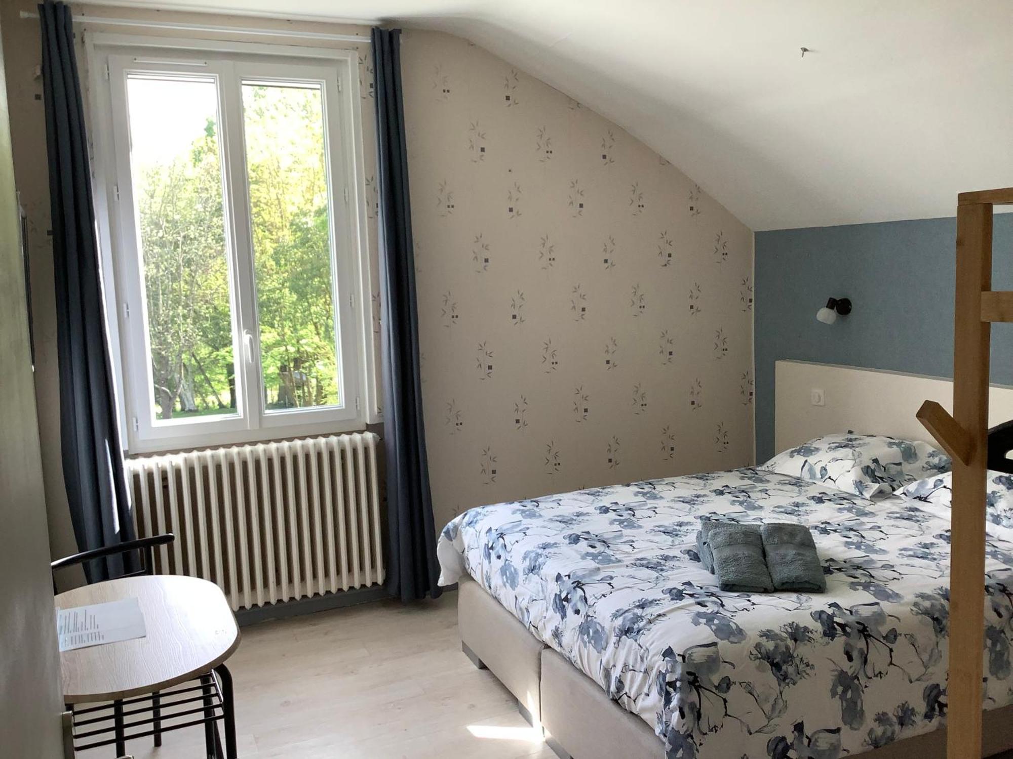 Autour Des Vignes Bed & Breakfast Herry Bagian luar foto