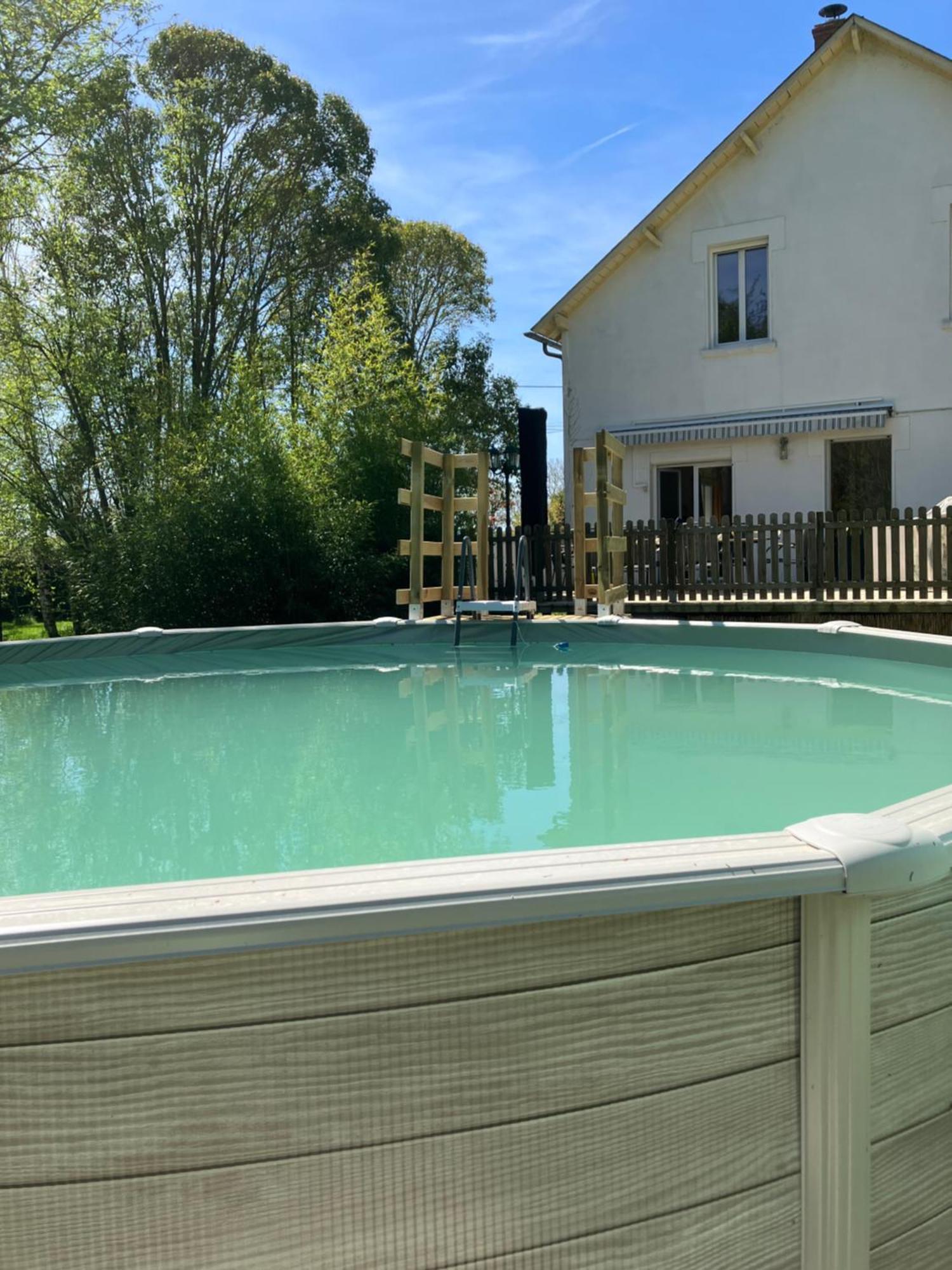 Autour Des Vignes Bed & Breakfast Herry Bagian luar foto