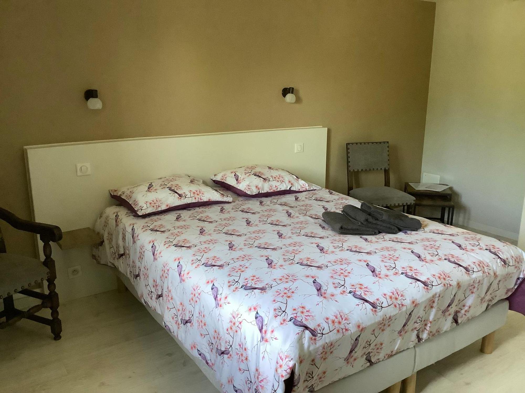 Autour Des Vignes Bed & Breakfast Herry Bagian luar foto