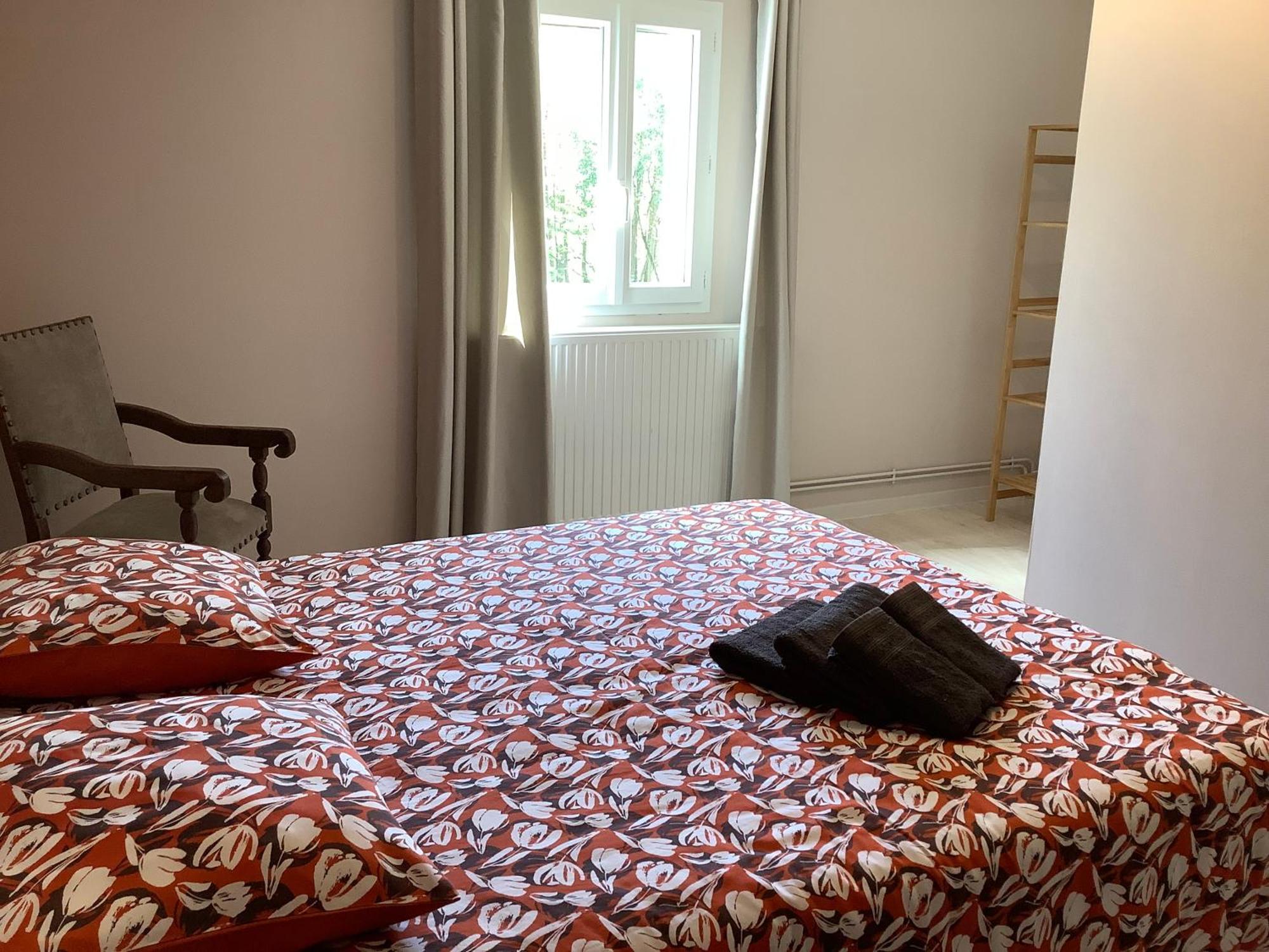 Autour Des Vignes Bed & Breakfast Herry Bagian luar foto